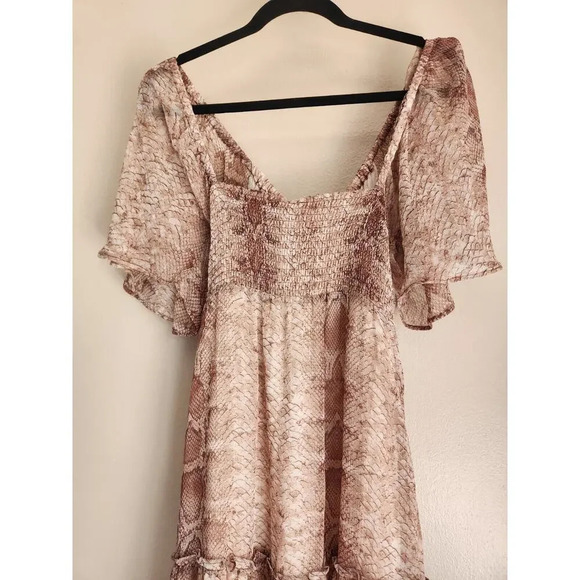 NWD By Anthropologie Short-Sleeve Tiered Midi Dress Size M Neutral #9D413 - Picture 7 of 13